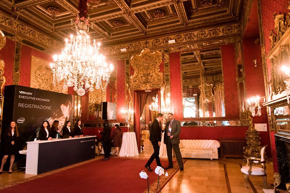 EFI обявява национален конкурс по красота с награда – пътуване до Рим и дефилиране в замък